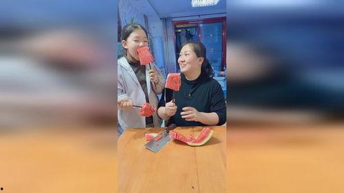 吃瓜不脏衣服,衣衫依旧整洁